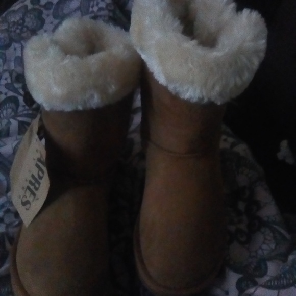 Boots - Picture 2 of 4